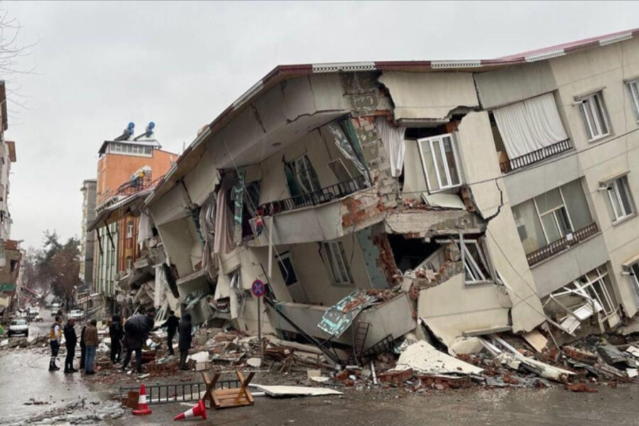 Hataydakı zəlzələdə yaxınlarını itirən 20 yaşlı gənc intihar etdi - FOTO