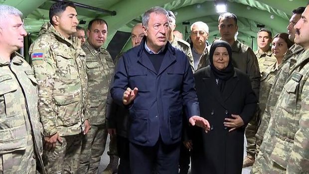 Hulusi Akar yardıma getmiş azərbaycanlı həkimləri ziyarət edib: “Kədərdə də, sevincdə də birlikdəyik” 