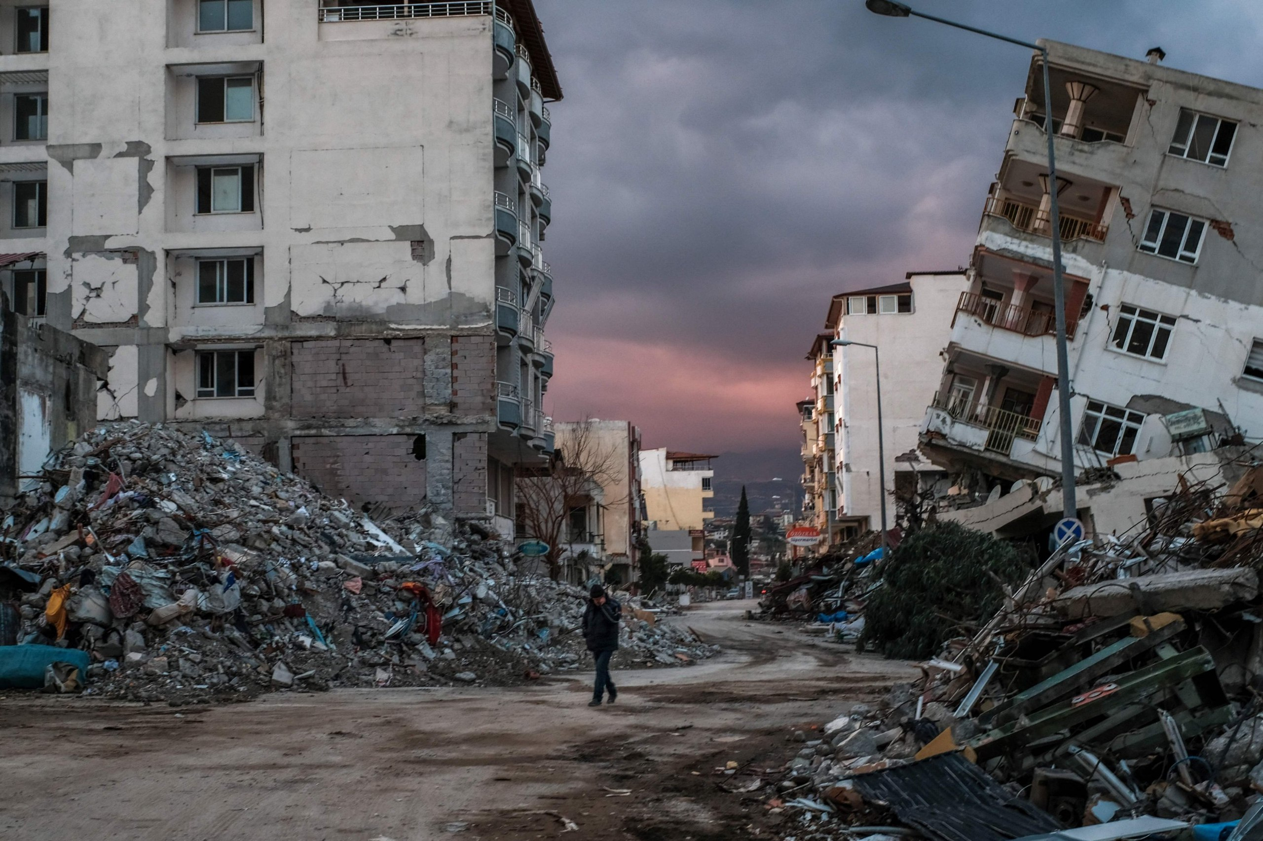 Qurban Yetirmişli: "Türkiyədə uzun müddət afterşokların davam etməsini müşahidə edəcəyik"