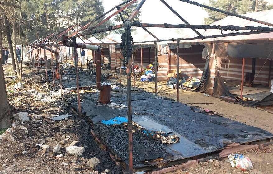 Zəlzələ qurbanlarının çadırlarında yanğın: 7 çadır yandı
