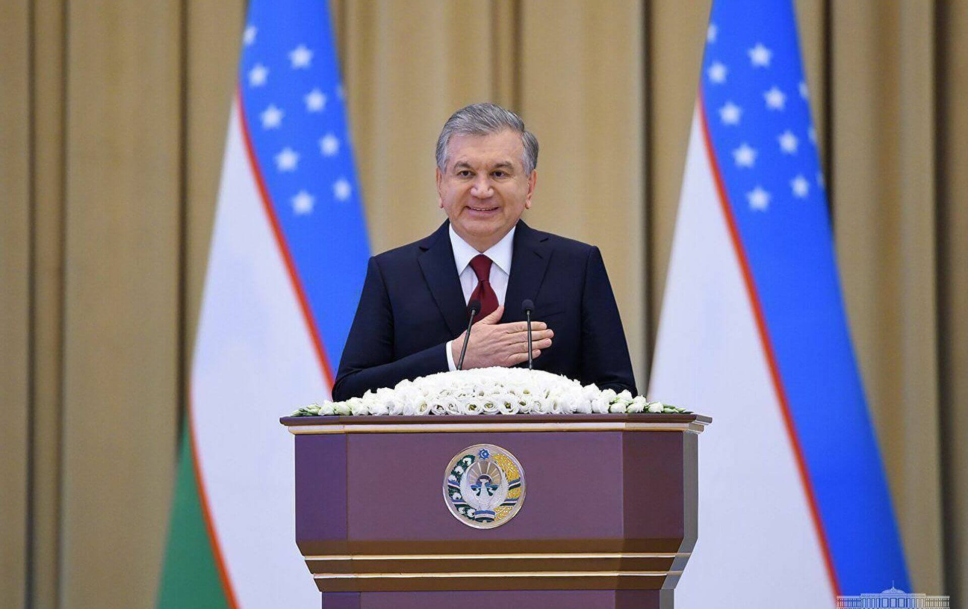 Özbəkistan Prezidenti Şavkat Mirziyoyev Heydər Əliyevin məzarını ziyarət etdi