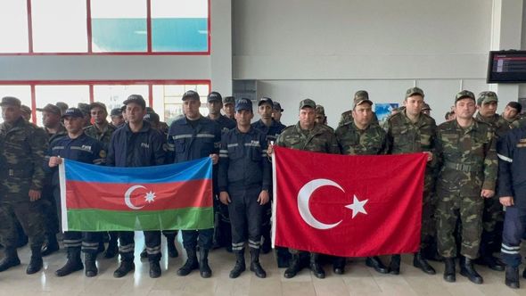 FHN xilasedicilərinin ikinci qrupu Türkiyədən geri qayıdır - FOTO/VİDEO