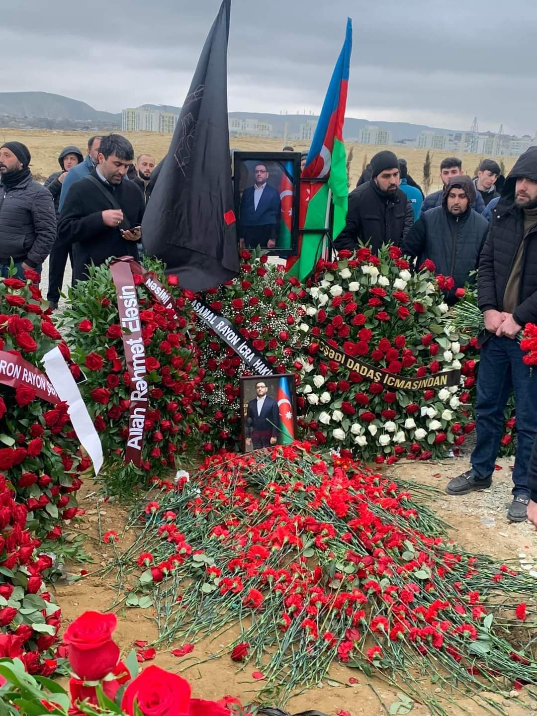 Hacı Şahinin dəfnindən VİDEOREPORTAJ