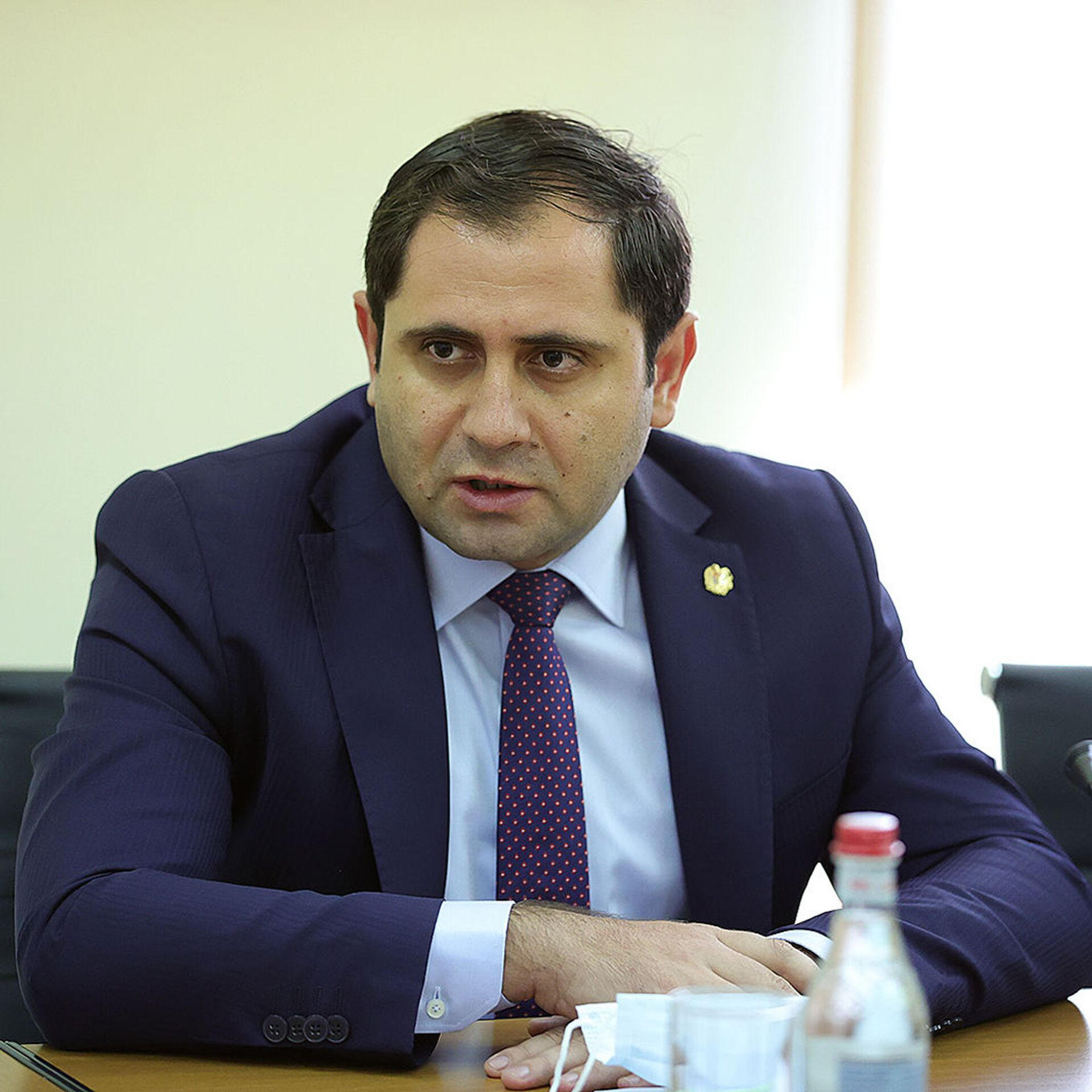 Erməni mətbuatı: "Ermənistan müdafiə naziri istefaya göndərilir"
