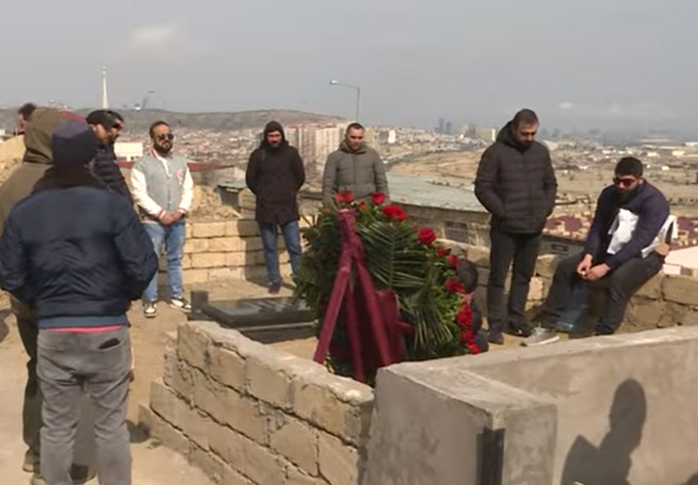 Düşmənlə döyüşdən sağ qayıtdı, amma namərd gülləsinə tuş gəldi - VİDEO
