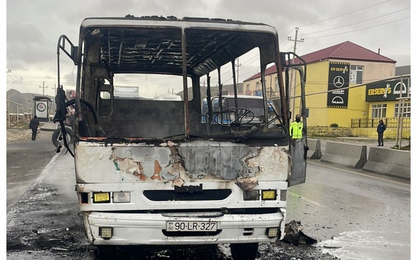 Bakıda sərnişin avtobusu yanıb