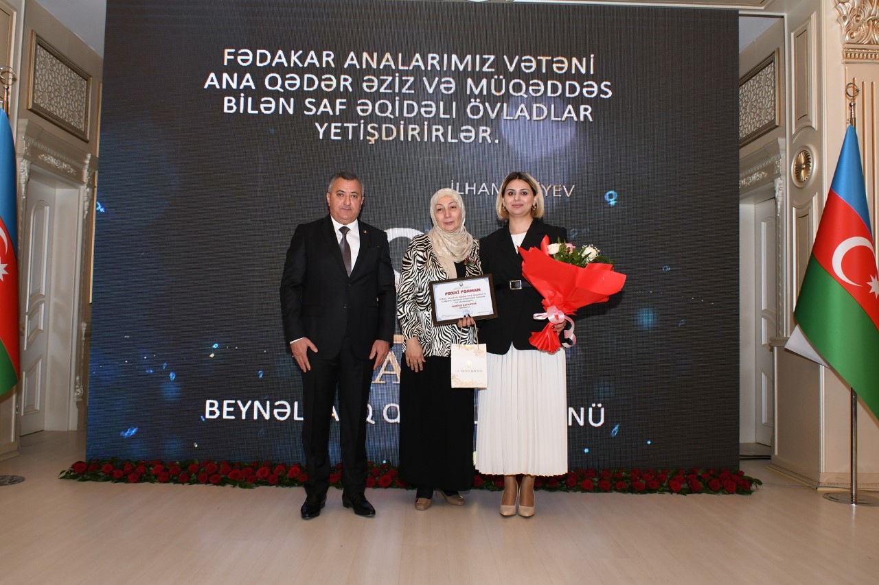 Abşeronda şəhid ailələrinin xanım üzvləri 8 Mart münasibətilə təbrik edildi - Fotolar