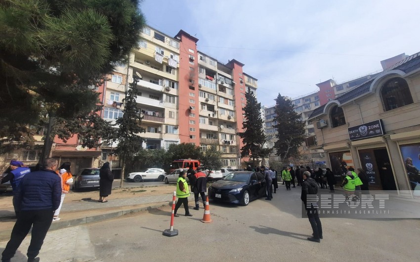 Bakıda yaşayış binası yanır