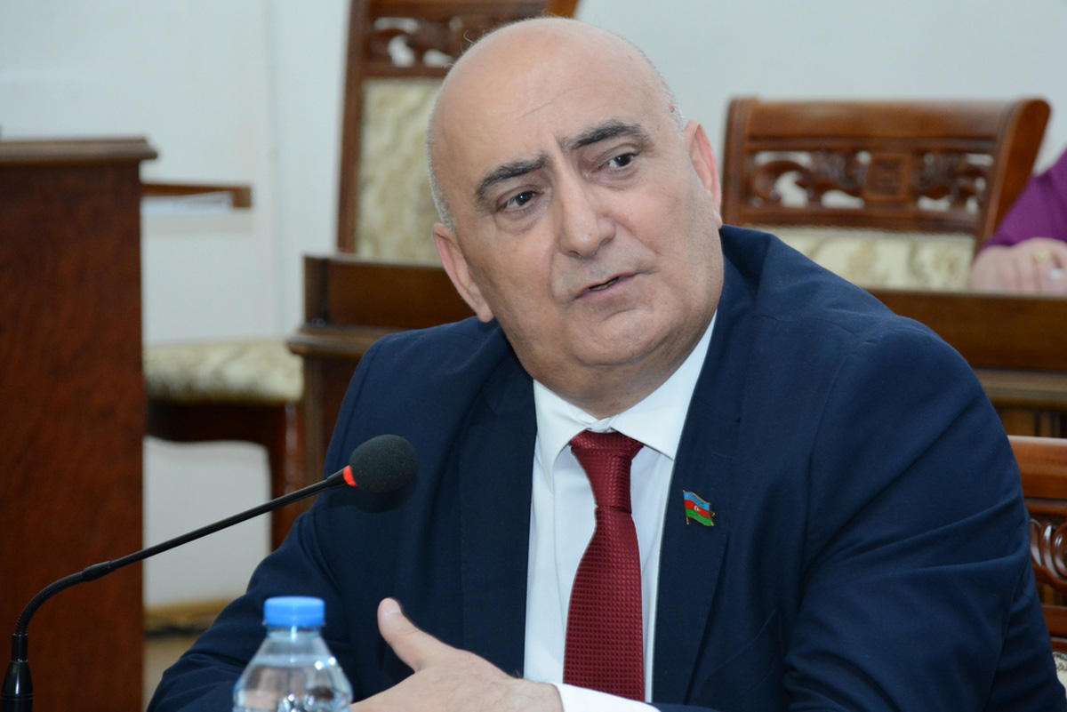 "Harada görünüb ki, universitetə 75 nəfər qəbul olunsun, amma 100 nəfər bitirsin?!"