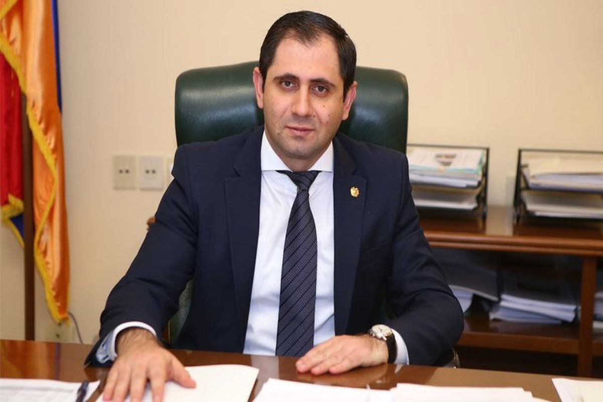 Ermənistanın müdafiə naziri istefa verməyəcəyini bildirib