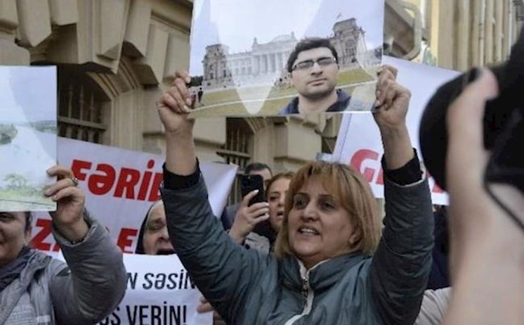 Bakıda İran səfirliyinin önündə aksiya keçirildi