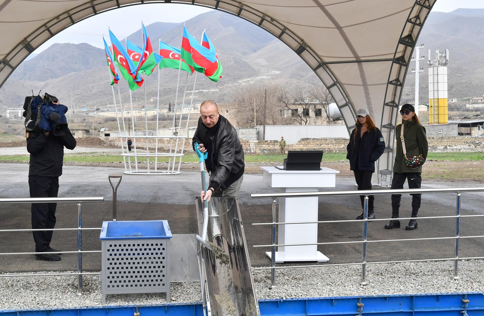 Suqovuşan qəsəbəsində yeni yaşayış məhəlləsinin təməli qoyulub - FOTO