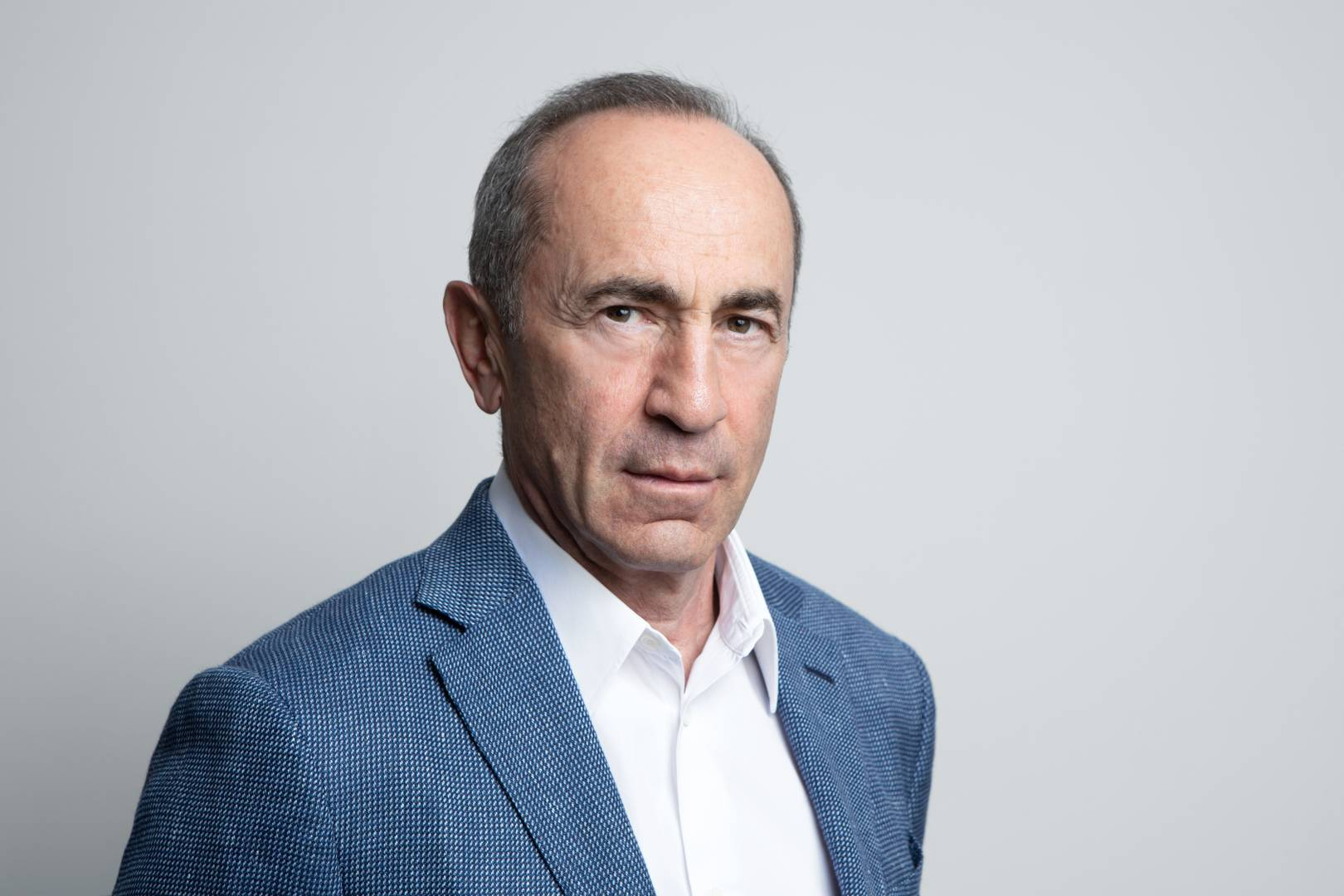 Robert Köçəryan müalicə üçün Almaniyaya gedib