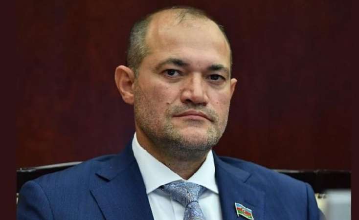 Millət vəkilini bulvara buraxmadılar - FOTO