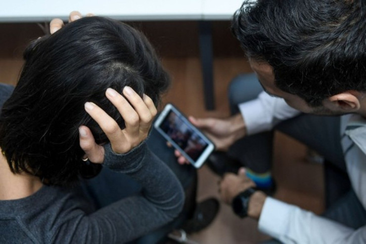 Bakıda gənc qız şəkilləri ilə şantaj edildi