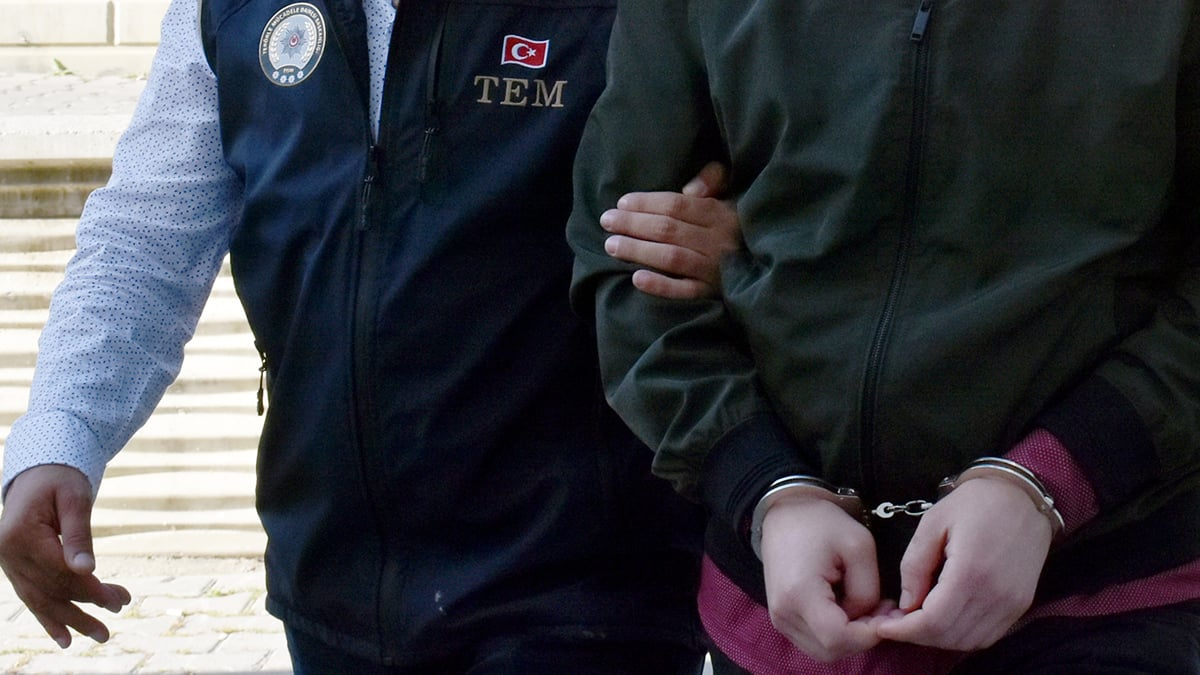 Türkiyədə zəlzələlərdə dağılan binalarla bağlı həbs olunanların sayı bilindi