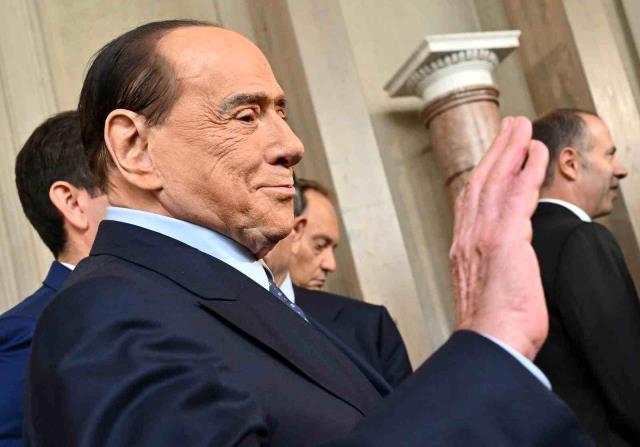 Silvio Berluskoni yenidən xəstəxanaya yerləşdirildi: Vəziyyəti ağırdır
