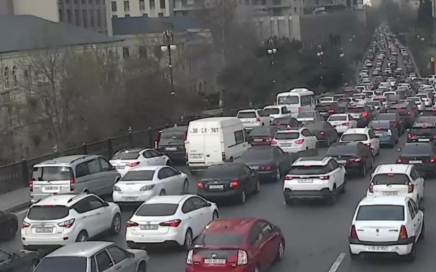 Bakının bir sıra yollarında tıxac var - SİYAHI