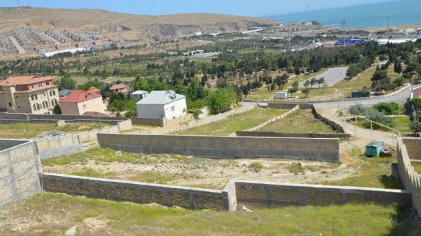 Bakıda torpaq sahibi olmaq nə dərəcədə asandır?