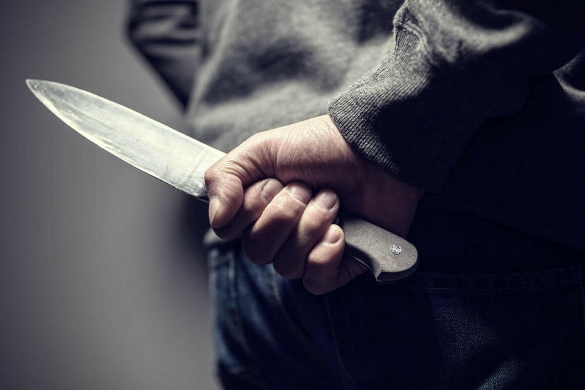 Bakıda gənc oğlan döyülərək bıçaqlanıb