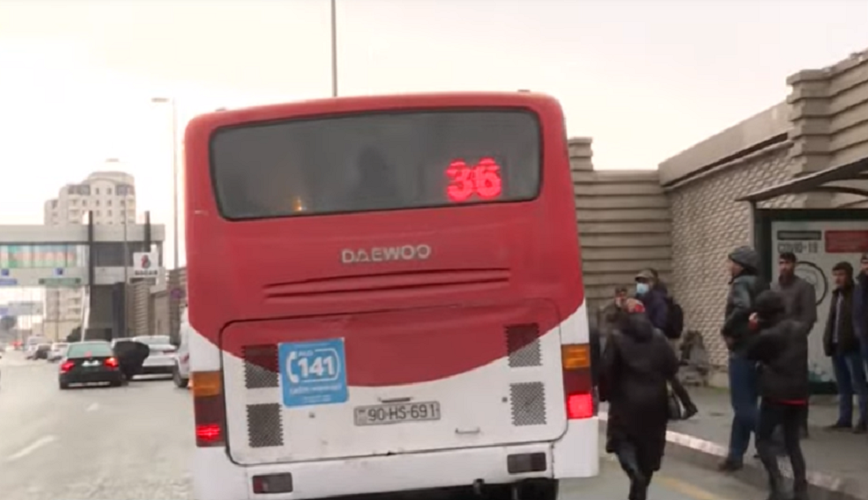 Bakıda avtobus piyadanı vurub