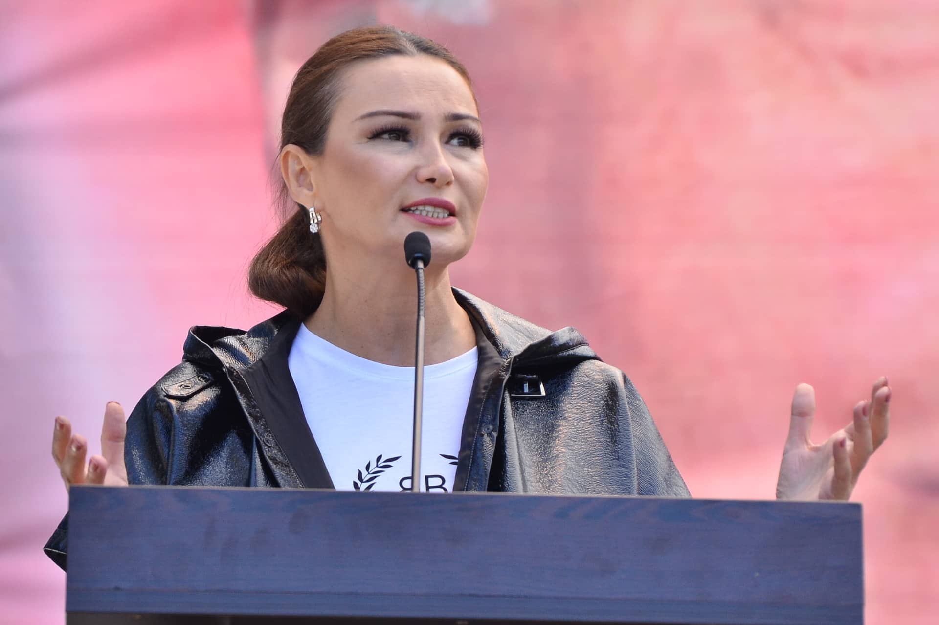Qənirə Paşayeva deputatlara çağırış etdi: “Bu ay maaşımızı...”