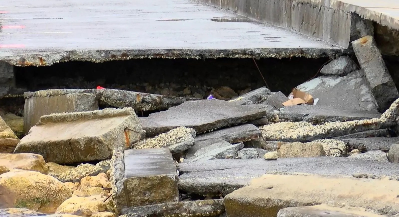 İstanbulda qorxulu görüntü - Çökmələr davam edir