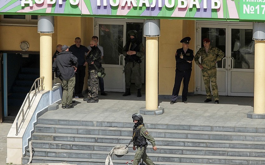 Sankt-Peterburqda şagird məktəbdə tapançadan atəş açıb, 4 nəfər yaralanıb