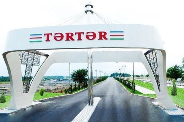 İcra başçısı müavininin təpiklə vurduğu fəhlədən üzr istədi