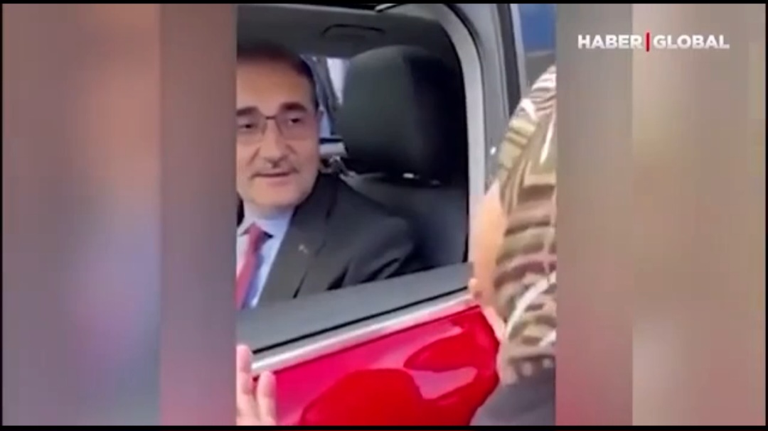"Togg"a minmək istəyən qadın: "O biri dünyada soruşsalar..." - VİDEO