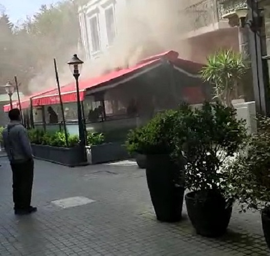 Bakının mərkəzində restoran yanır - VİDEO