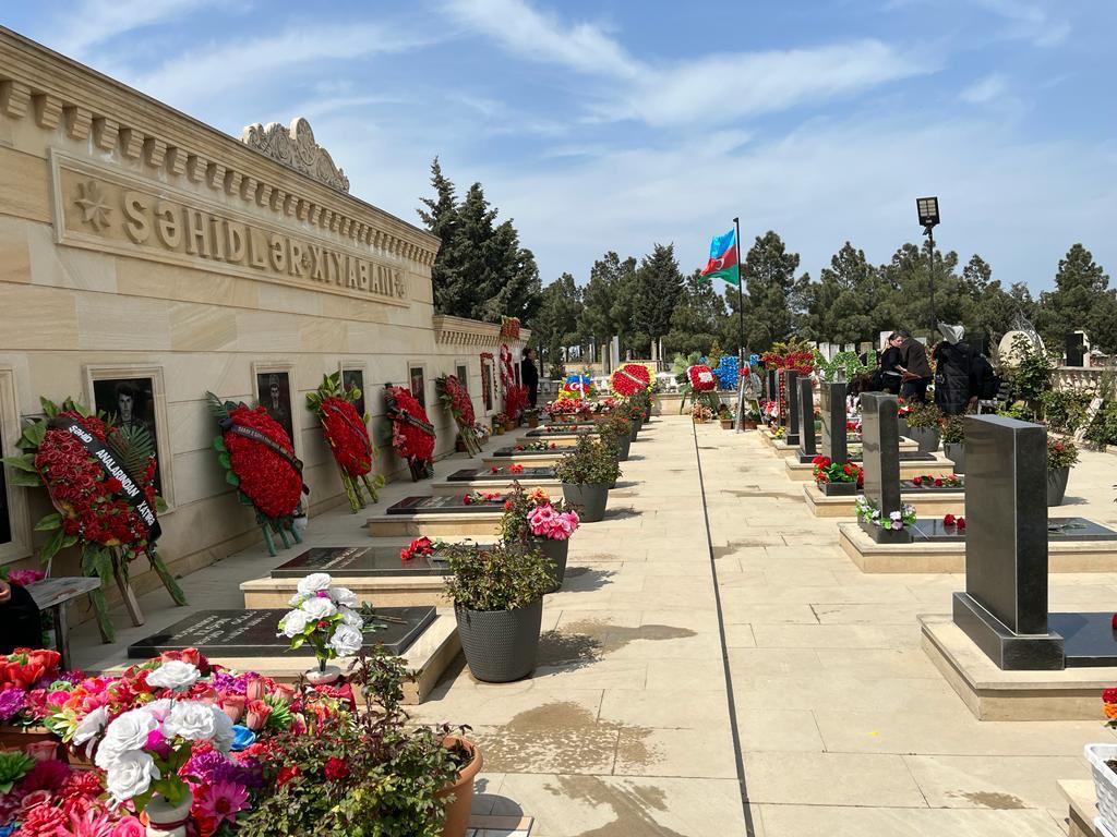 Abşeron rayonunda Ramazan bayramında şəhidlərimiz ziyarət edilmişdir - FOTOLAR