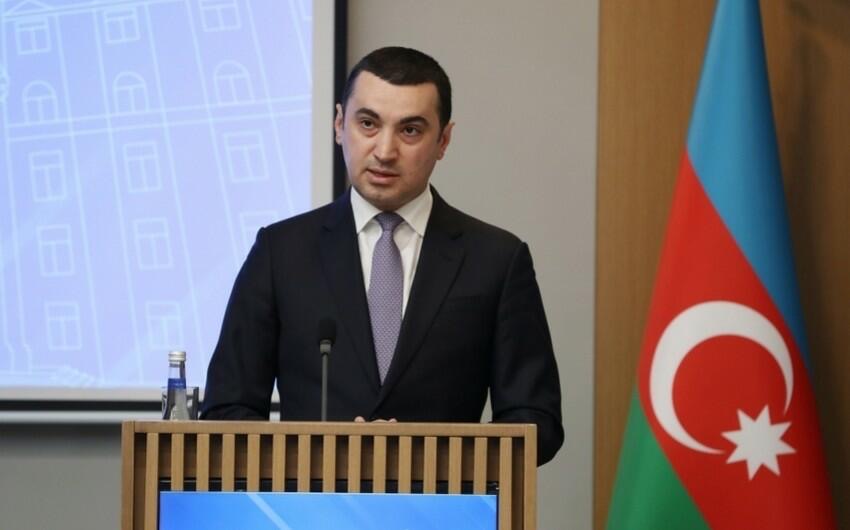 Rəsmi Bakı İrəvanda Azərbaycan və Türkiyə bayraqlarının yandırılmasını pislədi