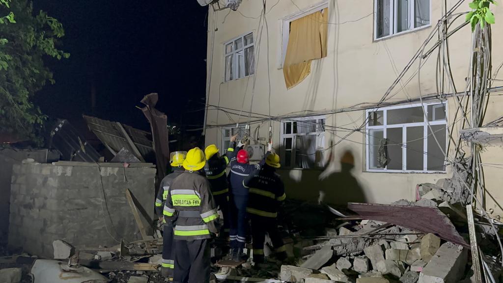 Biləsuvarda dağıntılar altında qalan şəxsin meyiti çıxarılıb