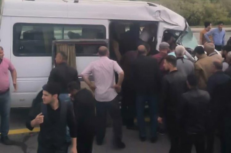 Bakı-Qazax yolunda qəza: İki mikroavtobus toqquşdu - VİDEO