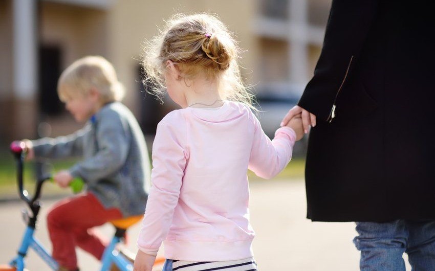 Son 3 ayda 28 uşaq övladlığa götürülüb, 36 uşaq öz ailəsinə reinteqrasiya edilib