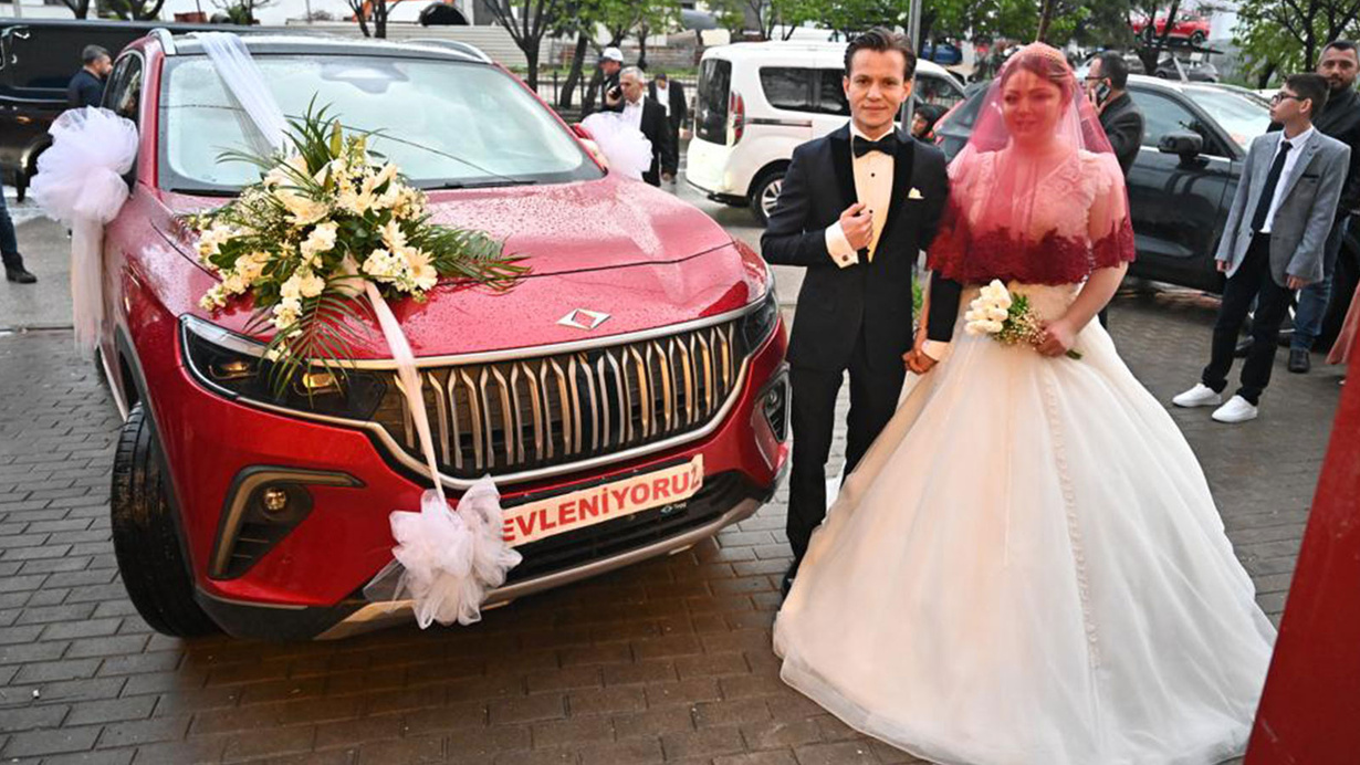 Türkiyənin ilk yerli elektromobili gəlin maşını oldu - FOTO