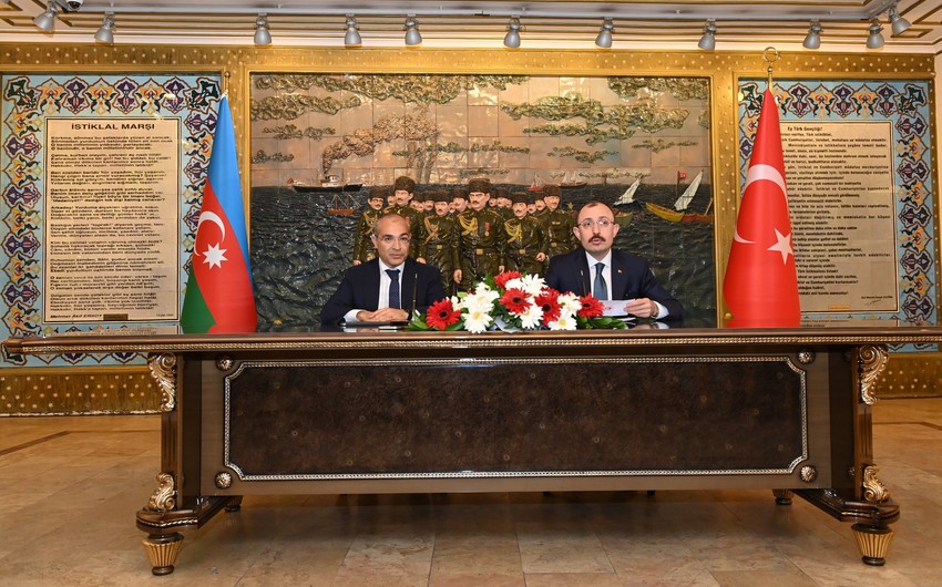Mikayıl Cabbarov Türkiyənin Ticarət nazirilə əməkdaşlıq imkanlarını müzakirə edib