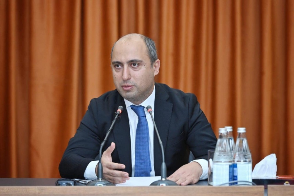 Emin Əmrullayev: “Bu il fənn müsabiqələrində rekord sayda şagird qeydiyyatdan keçib”
