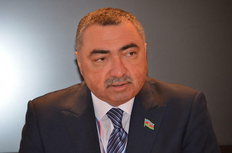 "Elə ki 3 daş qoyulur, hərə bir qara qovluqla gəlir" - Deputat