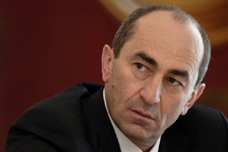Robert Koçaryan ailəsi ilə ABŞ-a köçür
