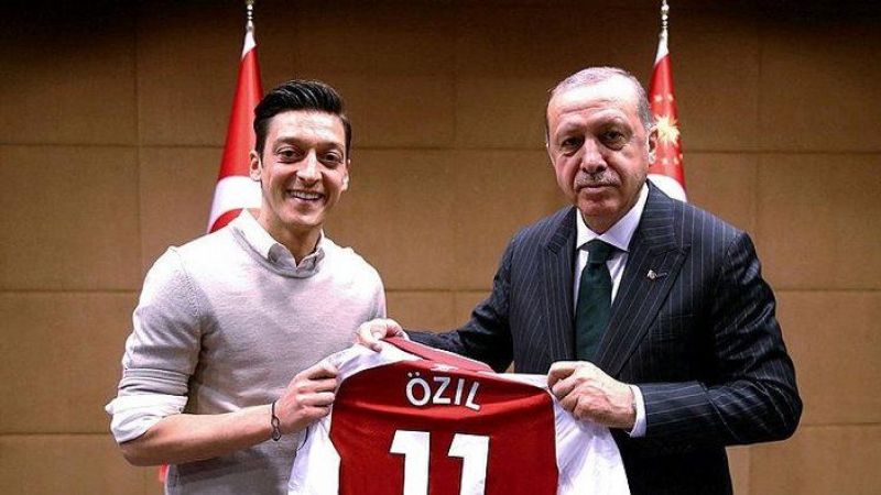 Mesut Özil Ərdoğanla bağlı paylaşım etdi: "Dəyərini bilin"