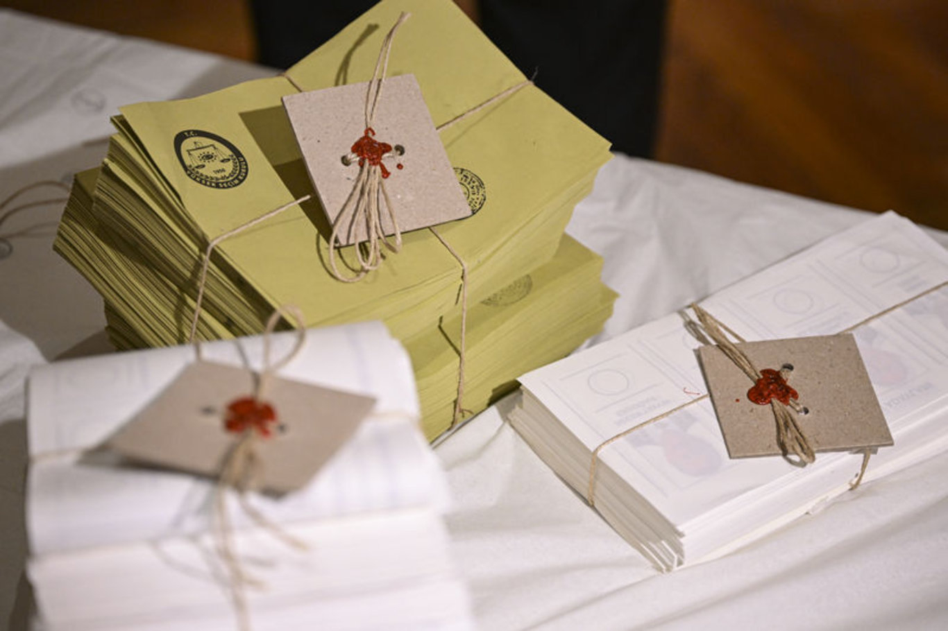 Türkiyədə seçkilər: İlkin nəticələr açıqlanır, Ərdoğan liderdir