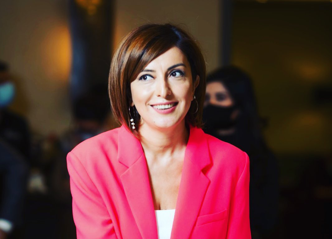 Azərbaycanlı aparıcının efirdə səsi batdı