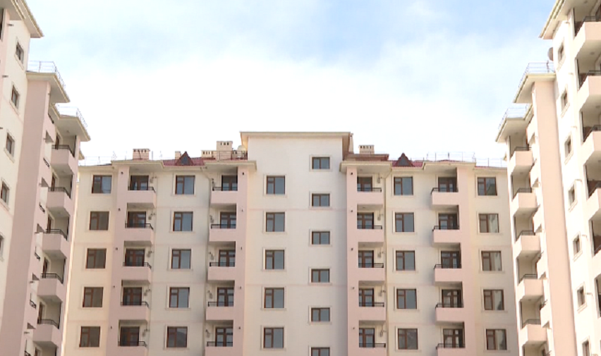 Bakıda maya dəyərindən ucuz mənzillər satışa çıxarıldı - İyulun 20-dək... - VİDEO