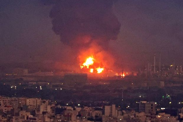 Məşhəddə güclü yanğın: Şəhəri tüstü bürüdü