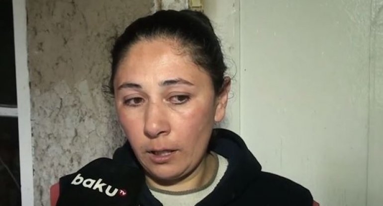 Su sataraq atasına başdaşı düzəltmək istəyən uşağın anası danışdı - VİDEO