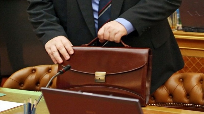 Ədliyyə Nazirliyinin şöbə rəisinə cinayət işi açıldı