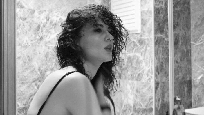 Aktrisanın hamamdakı fotoları gündəm oldu - FOTO