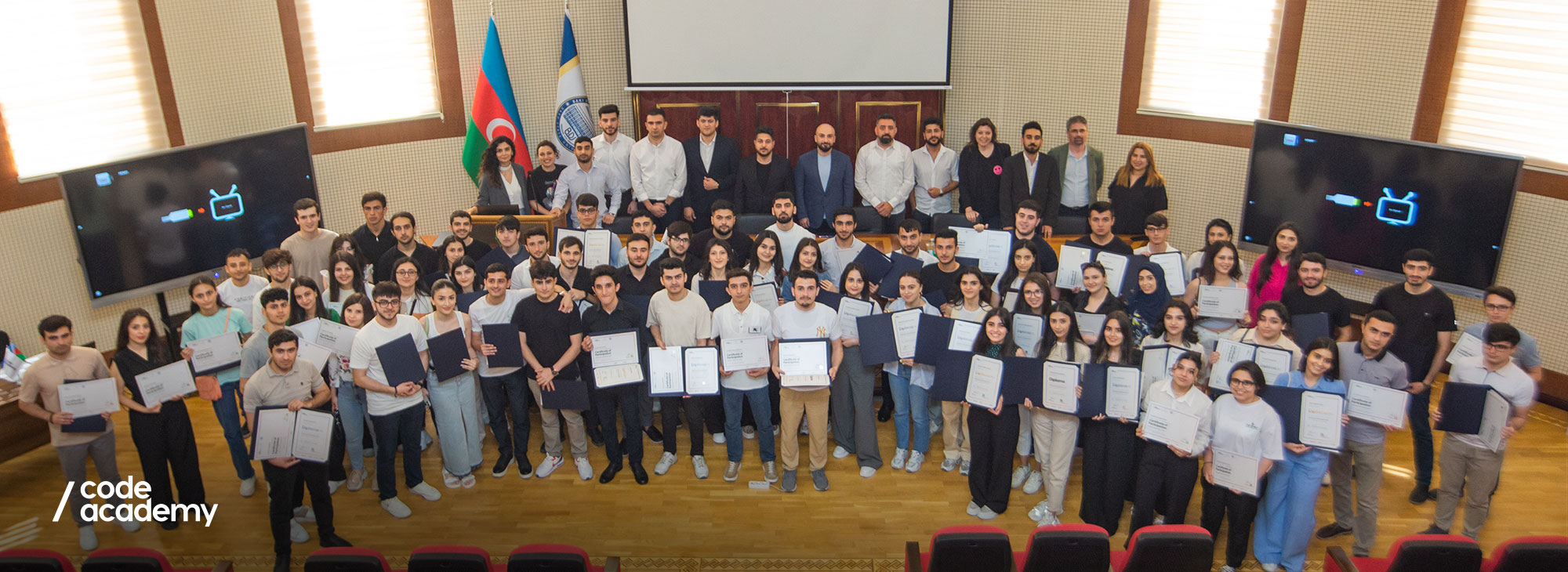 BDU-da  #codeforfuture layihəsinin məzun günü keçirildi - FOTOLAR